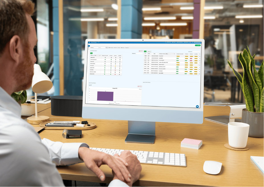 Responsable QHSE consultant le suivi des EPI et des dotations dans le logiciel Izypeo depuis son poste de travail